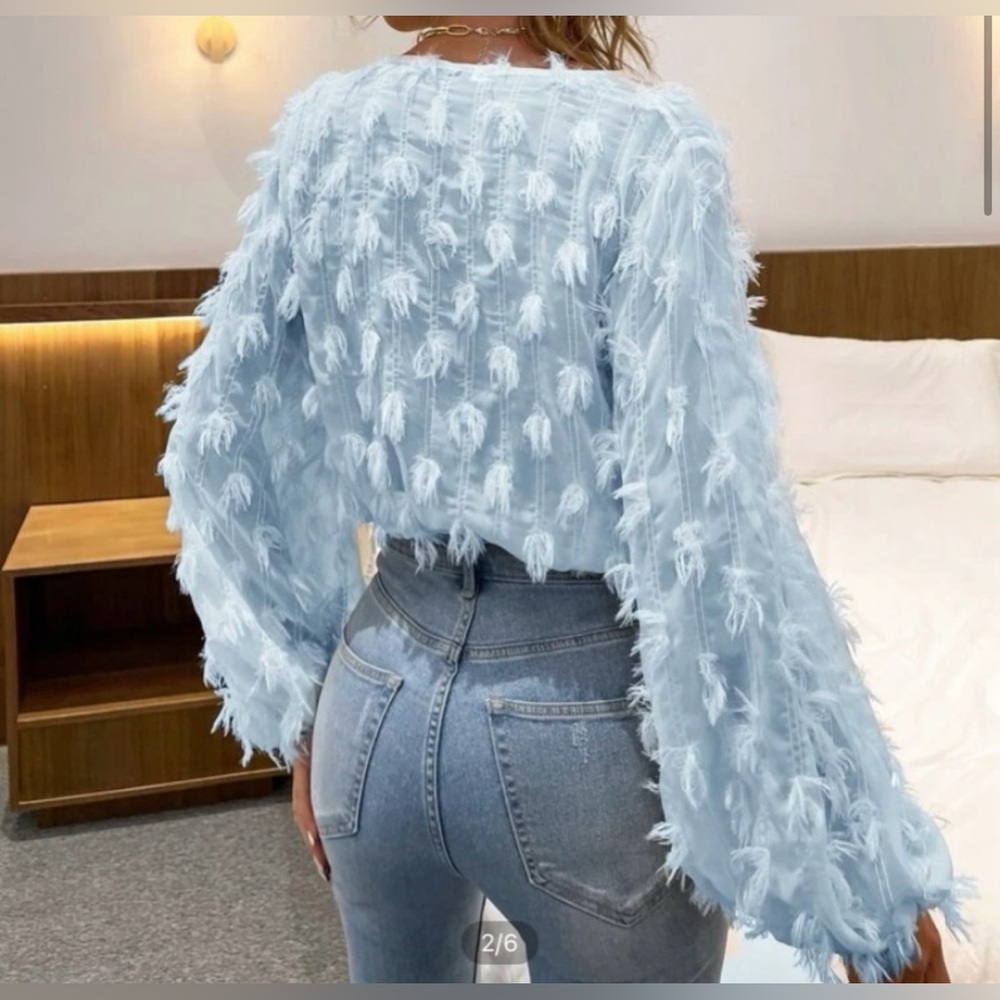 Cropped Blouse - Picture 2 of 3